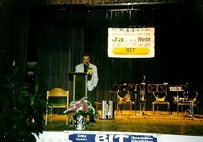 Der Unterschlei�heimer BM Zeitler am Rednerpult