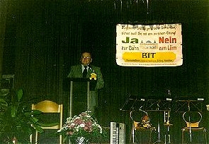 Der Echinger B�rgermeister am Rednerpult